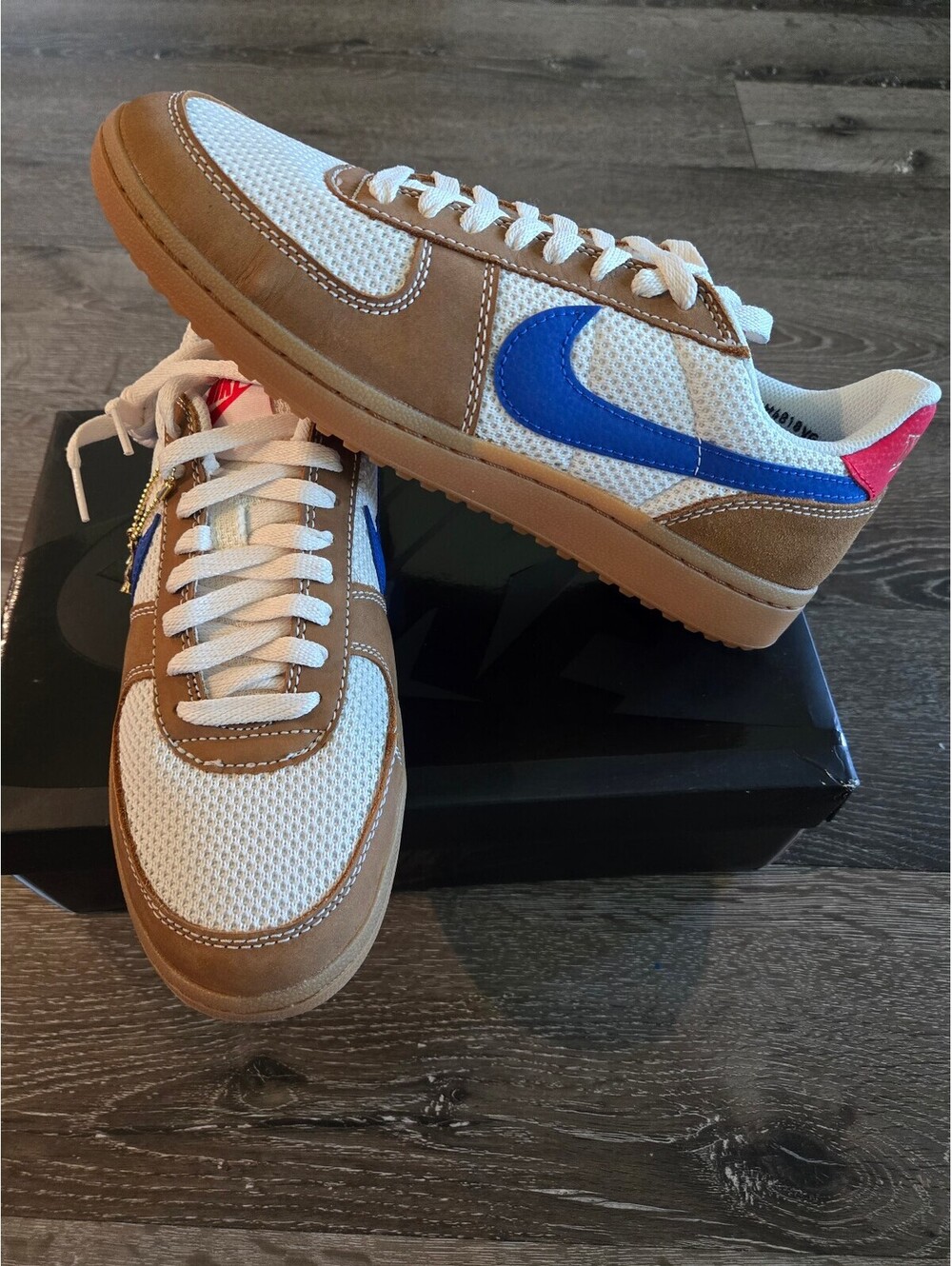 Nike Field General Culture of Football Men's 9 IH4818-030 Gold Charm NIB